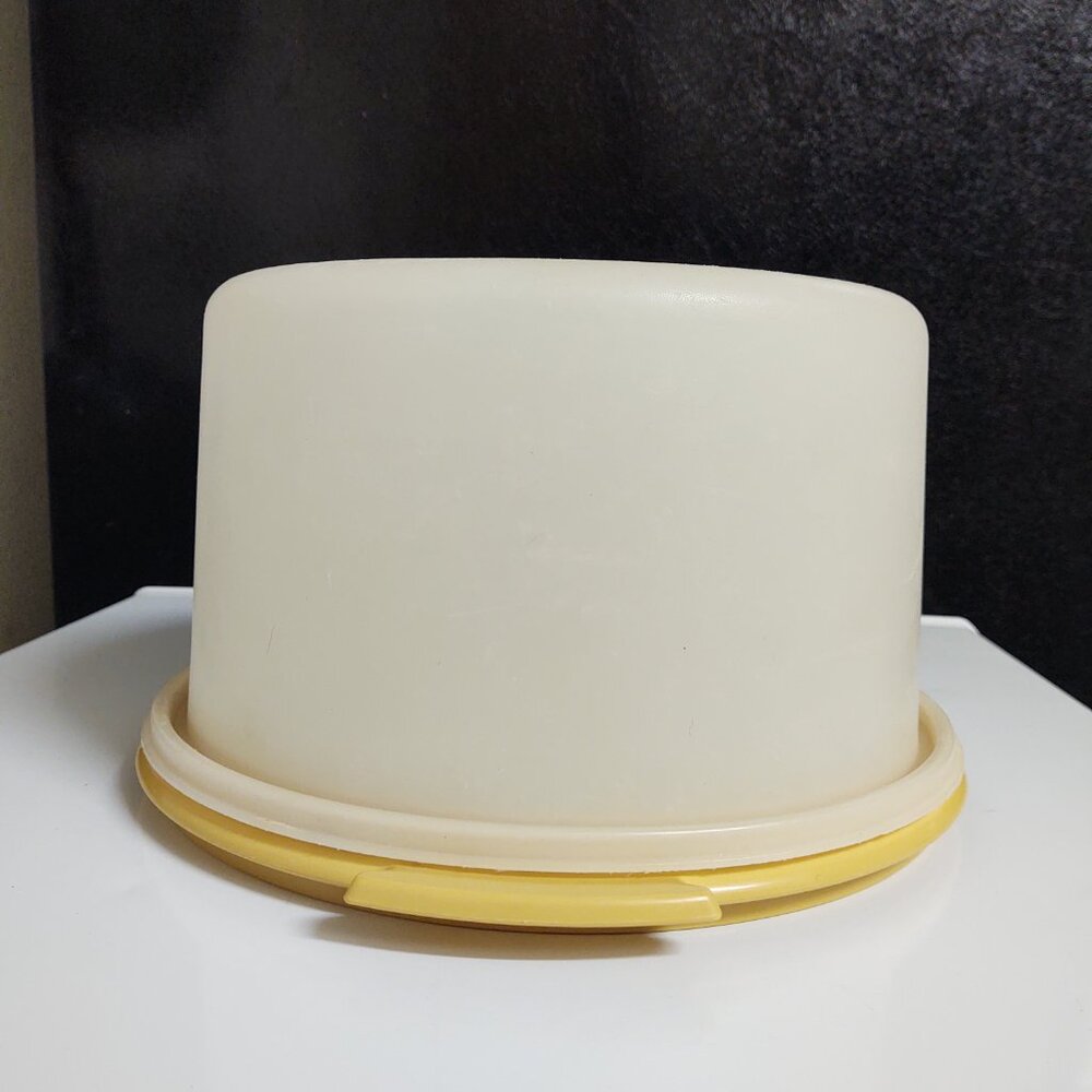 HARVEST GOLD TUPPERWARE Large ROUND CAKE PIE CARRIER